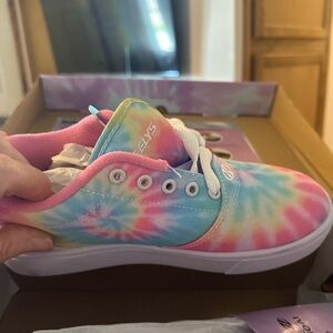 Ivory Ella Tie-Dye Heelys the Original Wheeled Shoe size 5Y/6W